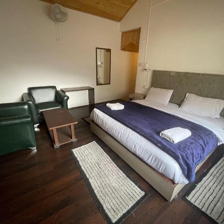 Hotel Flora Hills View Manāli Zewnętrze zdjęcie